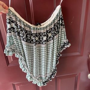 Tubetop V shaped with built in bra lining.